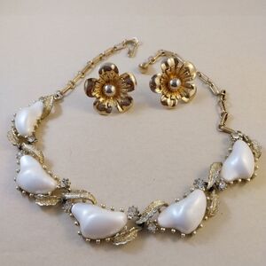 Coro Gold and Cream Necklace Set